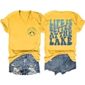 T-shirt gialla da donna con scollo a V, stampa 'Life is Better' e pantaloncini denim - S / Giallo