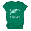 Dettaglio della maglietta verde a girocollo con stampa bianca WEEKENDS COFFEE & WRESTLING - Taglia S / Verde Inchiostro (Testo Bianco)