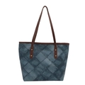 Borsa tote grande con stampa denim blu, manici marroni e rivetti dorati eleganti - Blu scuro