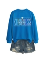 Sweat bleu avec imprimé 'KINDNESS is free' et short en jean posés à plat - Sweat-shirt bleu lac (motif blanc)