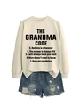 Ensemble sweat beige Grandma Code et short en jean bleu délavé posé à plat - Sable (Police Noire)