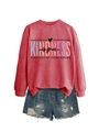 Détail du sweat rouge avec imprimé Kindness is Free et short en jean style décontracté - Sweat-shirt rouge (motif de texte noir)
