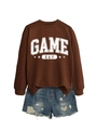 Sweat-shirt marron vintage avec imprimé GAME DAY blanc et étoiles à plat sur fond - S / Sweat-shirt Couleur Café (Lettres Blanches)