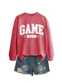 Détail du sweat-shirt rouge avec imprimé blanc GAME DAY et motif graphique d'étoile - S / Sweat-shirt Rouge (Lettres Blanches)