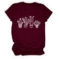 Dettaglio di stampe di cactus bianchi su t-shirt bordeaux in cotone a maniche corte - S / Rosso Vino (Testo Bianco)