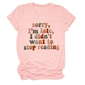 T-shirt rose en coton à plat avec texte vintage 'sorry i'm late i didn't want to stop reading' - Rose