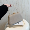 Elegante champagnergoldene Glitzer-Abendtasche mit Metallgriff und Juwelenverschluss - Gold