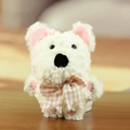 Süßer weißer Westie Plüschanhänger mit brauner Karo-Schleife und rosa Pfoten-Stickerei - 14cm / Rosa