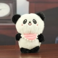 Süßer Panda-Plüschanhänger mit rosa Lätzchen auf Holztisch, flauschige Variante - Rosa Lätzchen-Stil / Rosa