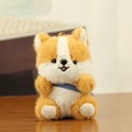 Simpatico portachiavi peluche Shiba Inu con cinturino blu su base in legno - Stile Zaino Blu