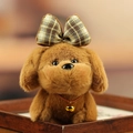 Llavero de cachorro de peluche marrón con lazo de cuadros y cascabel en bandeja de madera - Aprox. 14cm / Marrón Oscuro