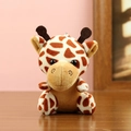 Porte-clés girafe en peluche beige avec taches brunes et anneau en métal robuste - Environ 10cm / Style Girafe