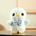 Ciondolo a forma di pinguino in peluche celeste con occhi scintillanti e fiocco a quadri - Blu