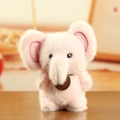 Pendentif éléphant en peluche rose clair avec grandes oreilles et fourrure douce - Rose / 13cm