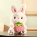 Porte-clés lapin en peluche rose avec fourrure douce tenant une fraise rouge en 3D - 16cm / Rose