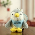 Plüsch Pinguin Schlüsselanhänger mit blauem Coffee-Lätzchen und Gänseblümchen - Blaues Bandana / Grau / Etwa 12cm