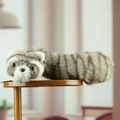 Morbido peluche di panda rosso a strisce grigie e bianche in posizione sdraiata - Procione (Grigio)