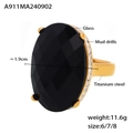 Makroansicht des geometrischen Titanstahlrings mit 18k Vergoldung und ovalem schwarzem Glas - Größe 6 / Schwarz