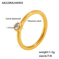 Dettaglio anello in acciaio al titanio dorato con diamante ceco da 0,5 cm lucido - US 6 / Design Minimalista con Diamante Solitario (A822)