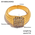 Gouden titanium stalen ring met strepen en vierkante strass steentjes inleg - US 6 / Goud