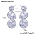 Pendientes de acero plateado con tres circonitas blancas engastadas en diseño vertical - Color Acero