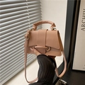 Borsa a tracolla rosa cipria in pelle martellata con manico e fibbia dorata regolabile - Rosa
