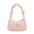 Rosafarbene Schultertasche mit Falten-Griff und silbernem Schleifen-Detail auf weißem Grund - Rosa