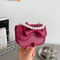 Minimalistische magenta crossbodytas met leren strik en witte parel handgreep - Rood
