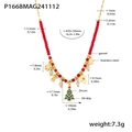 Detail van kerstketting met roestvrijstalen bedels, granaatparels en groene boom - Gouden Granaat Kerstboom Kralenketting