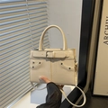 Schicke beige Handtasche mit kreativem Taillengürtel im Denim-Stil und Metallnieten - Weiß