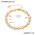 Dettaglio del bracciale in acciaio inossidabile dorato con zirconi e chiusura a moschettone - Stile E570 / Oro