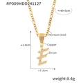 Collier chaîne Figaro dorée avec un pendentif lettre E cursive serti de zircons - Lettre E (RP009-E)