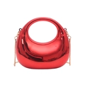 Rode metallic halve maan handtas met gouden ketting en rond handvat - Rood