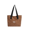 Bolso tote de pana marrón con estampados de corazones y lazos sobre fondo blanco - Marrón