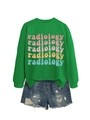 Flachliegendes grünes Radiology-Sweatshirt kombiniert mit zerrissenen Denim-Shorts - S / Grasgrünes Sweatshirt (Farbgrafik)