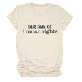 Dettaglio della maglietta beige a girocollo con stampa big fan of human rights in cotone - S / Sabbia (Font Nero)