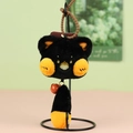 Süßer schwarzer Plüsch-Katzenanhänger mit orangen Details und rotem Glöckchen - Schwarz / Ca. 15cm