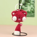 Dunkelroter Plüsch-Katzenanhänger mit rosa Glocke und weichem Schwanz am Ständer - Rot / Ca. 15cm