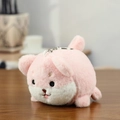 Portachiavi a forma di cagnolino in peluche rosa con gancio in metallo su tavolo di legno - Rosa