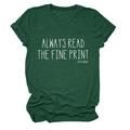 Détail d'un t-shirt vert forêt en mélange de coton avec texture et motif blanc - Vert Rétro (Police Blanche)