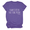 Détail d'un t-shirt à col rond avec slogan 'Always Read The Fine Print' en violet chiné - Violet (Police Blanche)