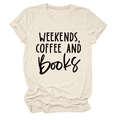 Detail van crème T-shirt met ronde hals en Weekends Coffee and Books grafische print - S / Zand (Zwart Lettertype)