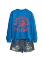Flachbild von königsblauem Sweatshirt mit Aufdruck und dazu passenden Denim-Shorts - S / Seeblau