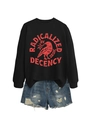 Tenue à plat composée d'un sweat noir à motif oiseau rouge et d'un short en jean usé - S / Noir