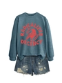 Détail du sweat-shirt bleu avec graphisme corbeau rouge et imprimé basic decency - S / Bleu