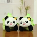 Schattige panda knuffel in bamboescheut ontwerp voor tassen op een houten tafel - 10-15CM / Liggende Bamboe Stijl