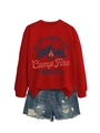 Dettaglio felpa rossa con stampa grafica No City Lights Just Camp Fire e montagna - S / Rosso