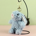 Simpatico portachiavi con coniglietto di peluche azzurro e chiusura in oro per borse - 13cm / Blu