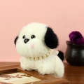 Süßer weißer Plüsch-Schnauzer-Welpe mit Perlenkette, Spitzenkragen und schwarzen Ohren - Ca. 10cm / Weiß