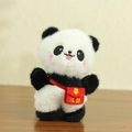 Panda knuffel met zijden sjaal en rode Chengdu crossbody tas op houten tafel - 10-15CM / Chengdu Rood